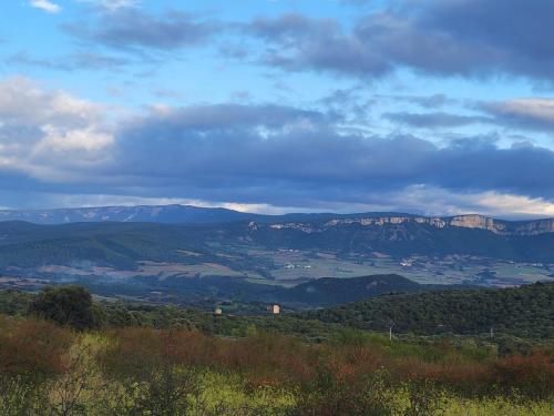 Mountain views as we journey west to Los Arcos