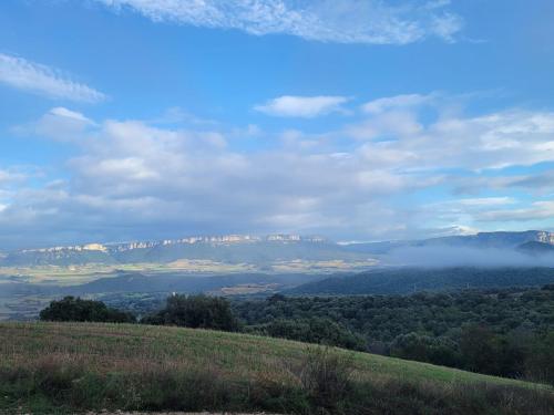 Mountain views as we journey west to Los Arcos