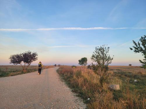 After the steep ascent, a flat road for a few km.