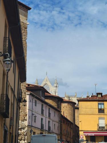 First glimpse of the cathedral over the rooftops