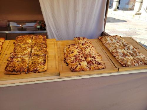 Artisan pizza for lunch at the festival!