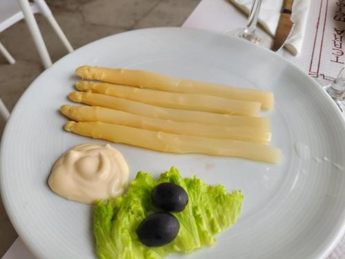 White asparagus salad