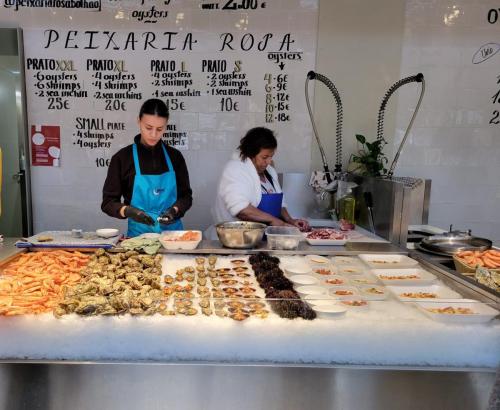 Fresh seafood from shrimp to sea urchins!